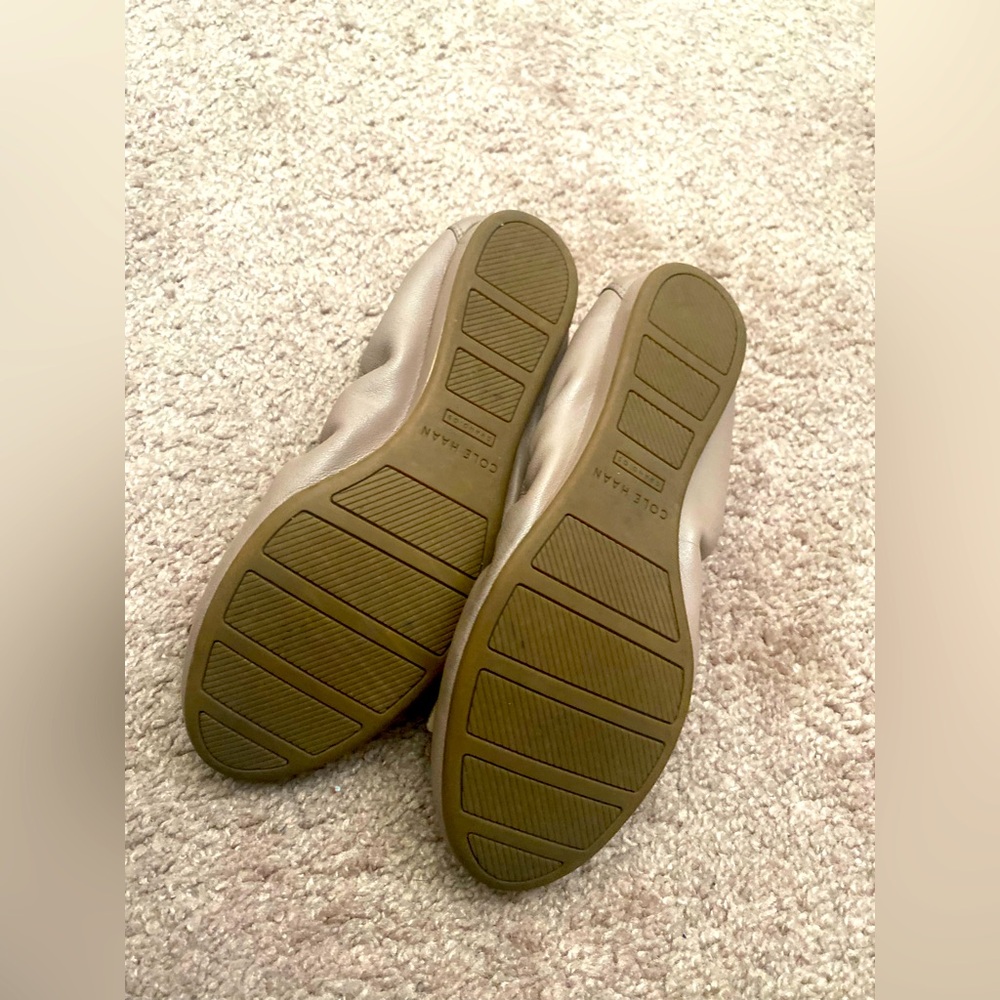 Cole Haan D43263 Women's Tali Bow Ballet
Flat Size 6B - Picture 3 of 5